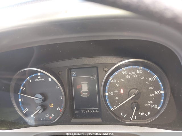 JTMZFREV9JJ725798 Toyota RAV4 LE