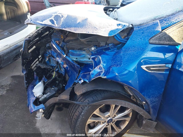 1FMCU9GDXJUA49422 Ford ESCAPE SE