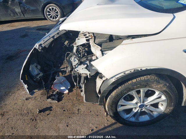 1FMCU0GD8JUD58396 Ford ESCAPE SE