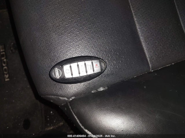 5N1AT3BA3MC697506 Nissan Rogue Sv Fwd