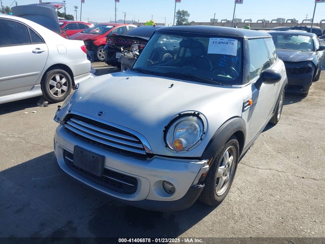 2011 MINI COOPER WMWSU3C56BT095457 Photo 1
