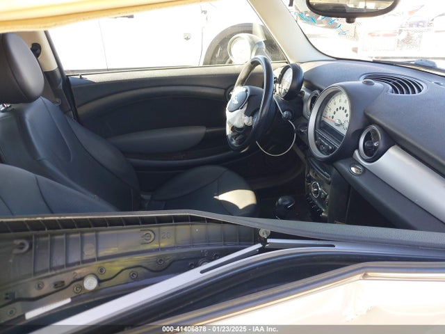 2011 MINI COOPER WMWSU3C56BT095457 Photo 4