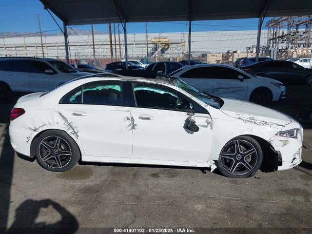 W1K3G4EB8MJ287426 Mercedes-Benz m260
