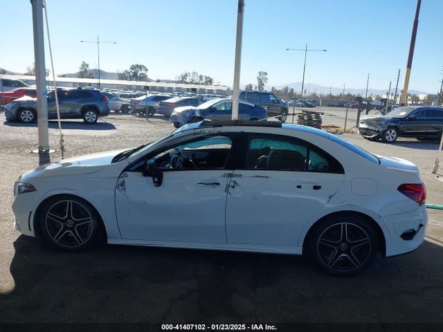 W1K3G4EB8MJ287426 Mercedes-Benz m260