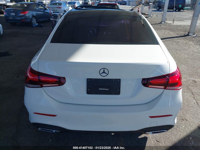 W1K3G4EB8MJ287426 Mercedes-Benz m260