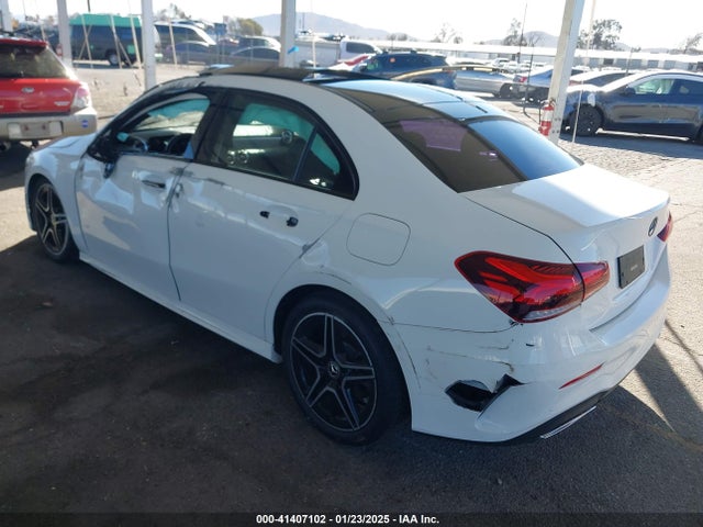 W1K3G4EB8MJ287426 Mercedes-Benz m260