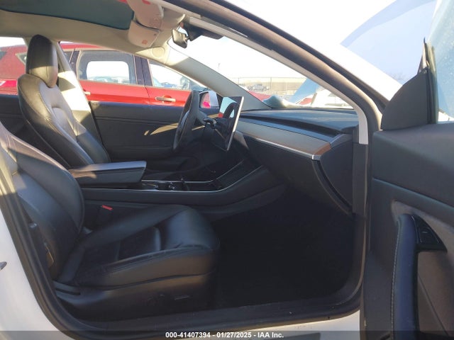 2019 TESLA MODEL 3 5YJ3E1EB0KF493617 Photo 4