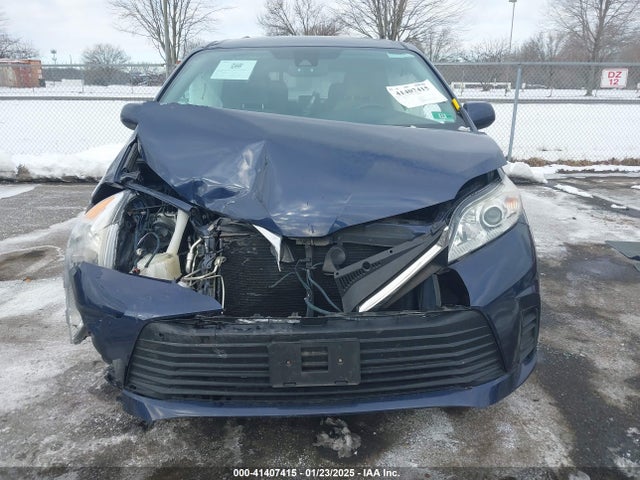 5TDKZ3DC6JS906320 Toyota Sienna Le 8 Passenger