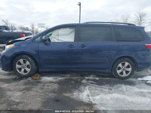 5TDKZ3DC6JS906320 Toyota Sienna Le 8 Passenger