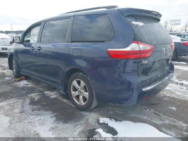 5TDKZ3DC6JS906320 Toyota Sienna Le 8 Passenger