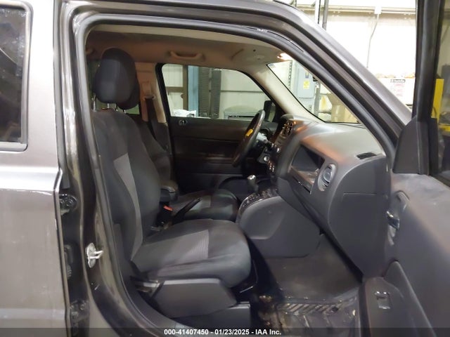 1C4NJRFB3GD712764 Jeep Patriot Latitude