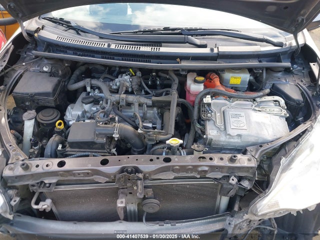 JTDKDTB30E1575075 Toyota Prius C One
