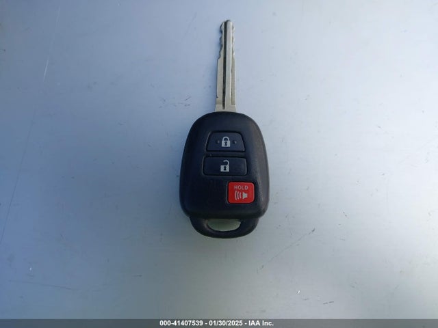 JTDKDTB30E1575075 Toyota Prius C One
