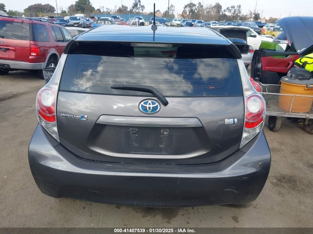 JTDKDTB30E1575075 Toyota Prius C One