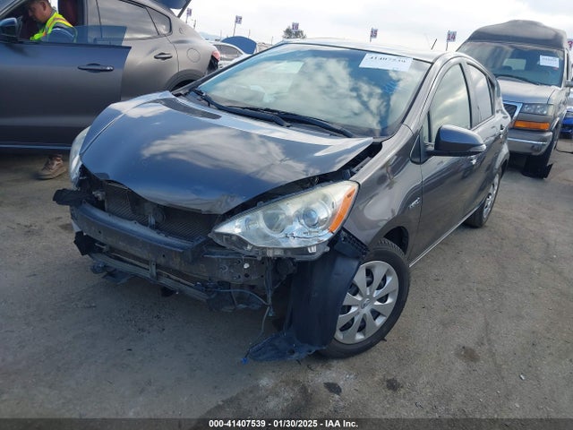 JTDKDTB30E1575075 Toyota Prius C One