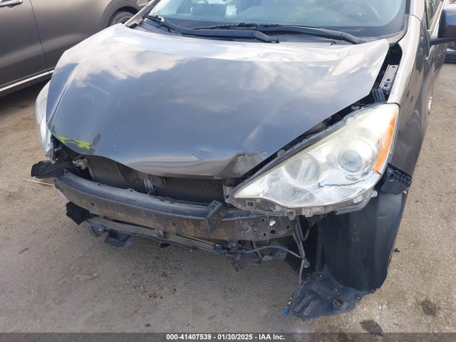 JTDKDTB30E1575075 Toyota Prius C One