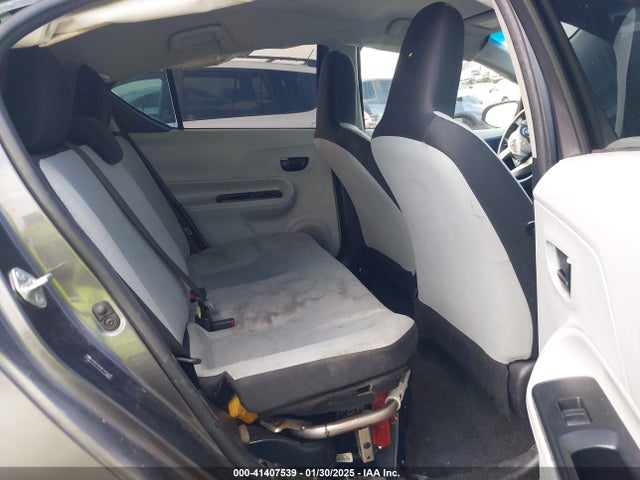 JTDKDTB30E1575075 Toyota Prius C One