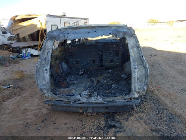 1GNSCHKC2KR395939 Chevrolet Suburban Lt