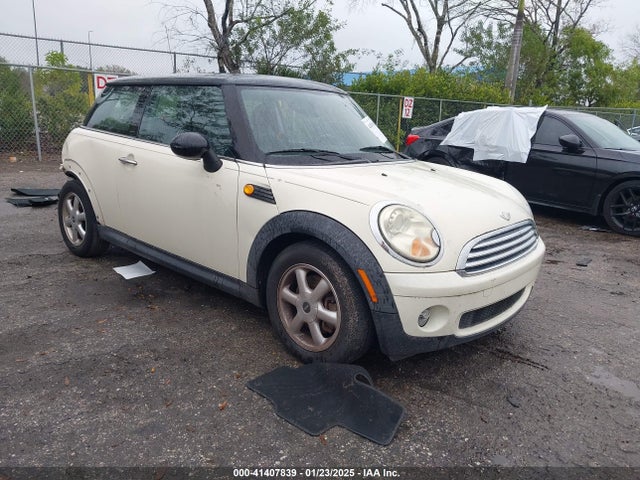 2008 MINI COOPER WMWMF33548TT60503 Photo 0