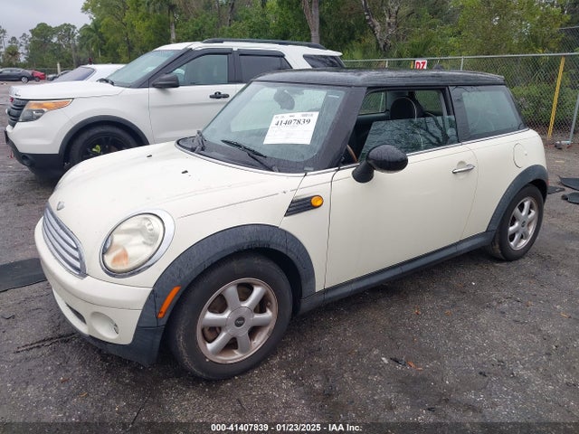 2008 MINI COOPER WMWMF33548TT60503 Photo 1