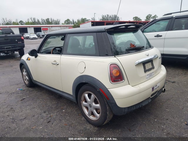 2008 MINI COOPER WMWMF33548TT60503 Photo 2