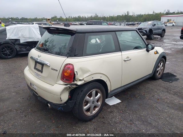 2008 MINI COOPER WMWMF33548TT60503 Photo 3