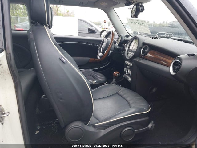 2008 MINI COOPER WMWMF33548TT60503 Photo 4