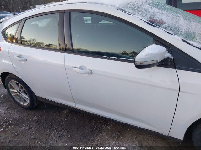 Ford FOCUS SE 2018 1FADP3K24JL254216 Image 13