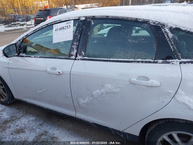Ford FOCUS SE 2018 1FADP3K24JL254216 Image 14