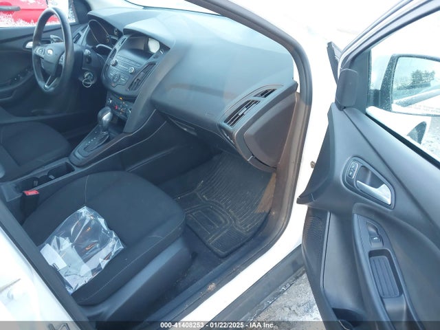 Ford FOCUS SE 2018 1FADP3K24JL254216 Image 5