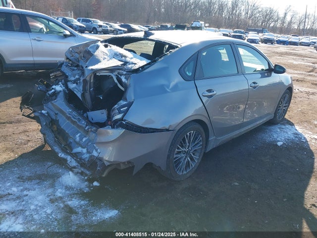 3KPF54AD9PE562548 KIA Forte Gt-line