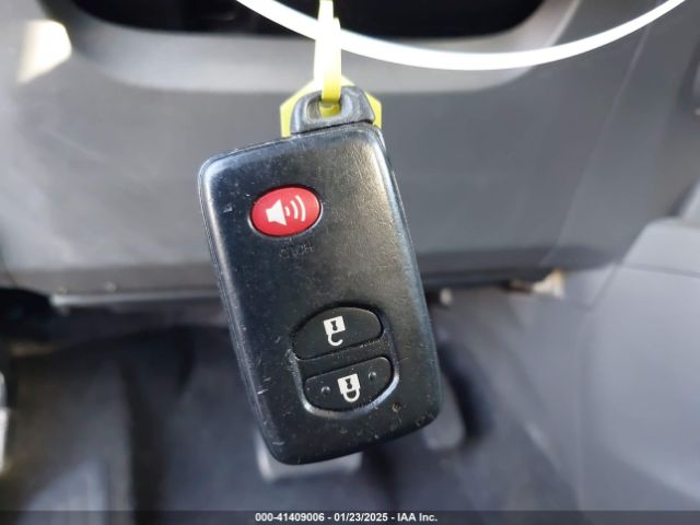 JTDZN3EU3E3302104 Toyota Prius V Five