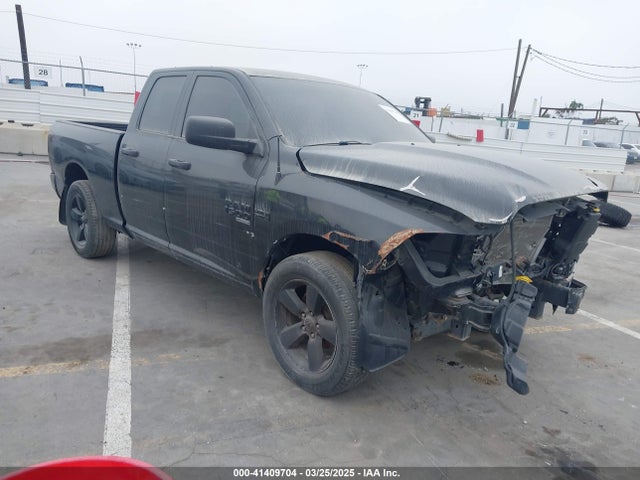 RAM 1500 Classic Express Quad Cab 4x4 6'4 Box 2019 1C6RR7FG2KS513811 Image 1