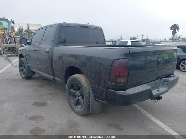 RAM 1500 Classic Express Quad Cab 4x4 6'4 Box 2019 1C6RR7FG2KS513811 Image 3