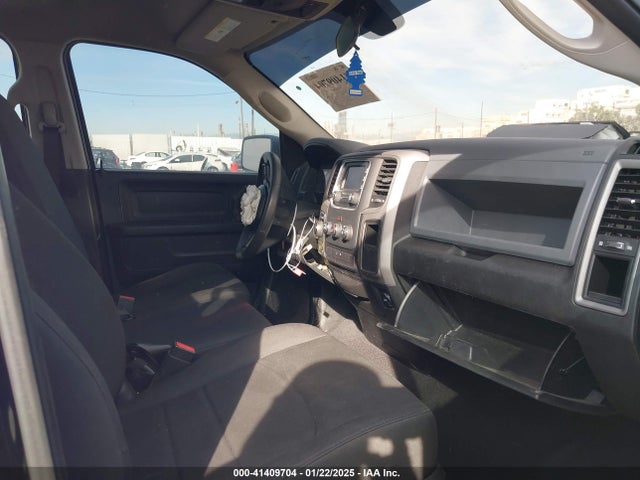 RAM 1500 Classic Express Quad Cab 4x4 6'4 Box 2019 1C6RR7FG2KS513811 Image 5