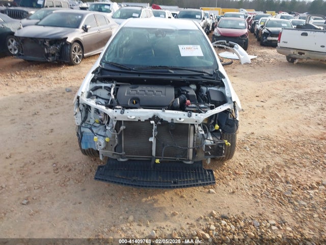 Toyota COROLLA LE 2018 5YFBURHE4JP817108 Image 13