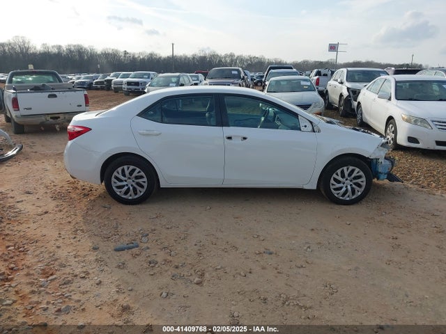 Toyota COROLLA LE 2018 5YFBURHE4JP817108 Image 14