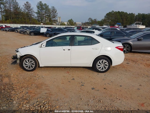 Toyota COROLLA LE 2018 5YFBURHE4JP817108 Image 15