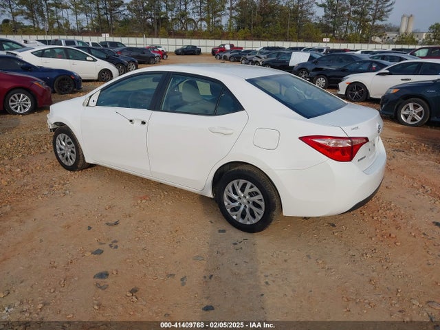 Toyota COROLLA LE 2018 5YFBURHE4JP817108 Image 3