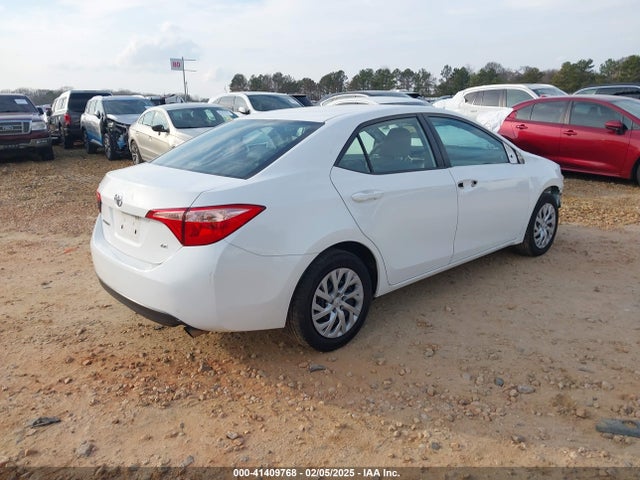 Toyota COROLLA LE 2018 5YFBURHE4JP817108 Image 4