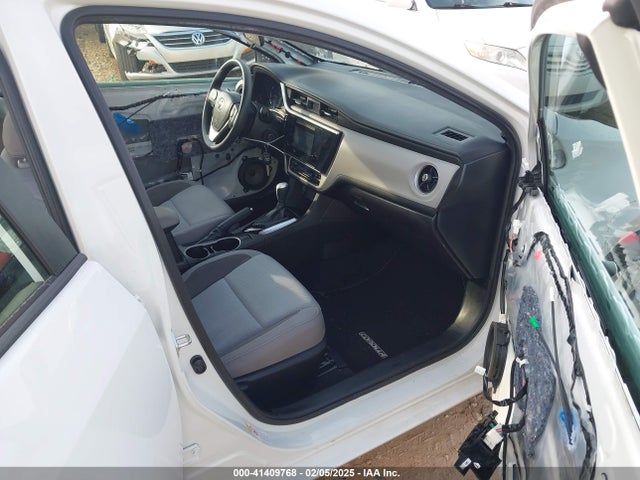 Toyota COROLLA LE 2018 5YFBURHE4JP817108 Image 5