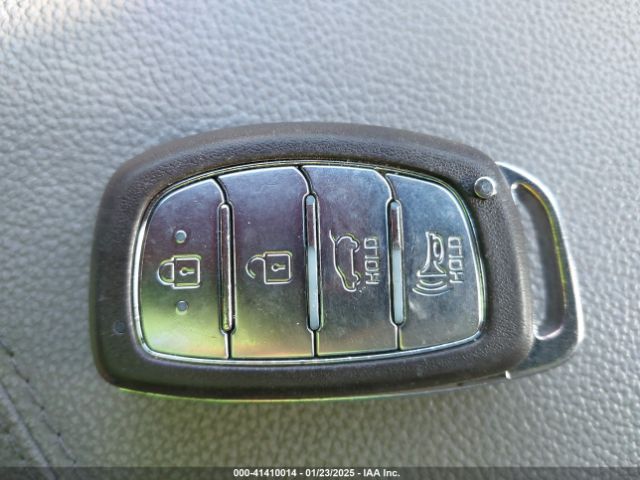 KM8J33A28GU075069 Hyundai Tucson Sport