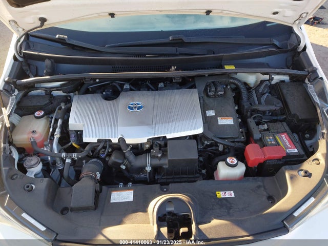 JTDKARFU5J3058321 Toyota Prius Three Touring