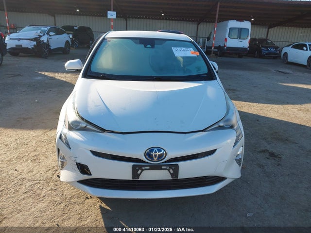 JTDKARFU5J3058321 Toyota Prius Three Touring