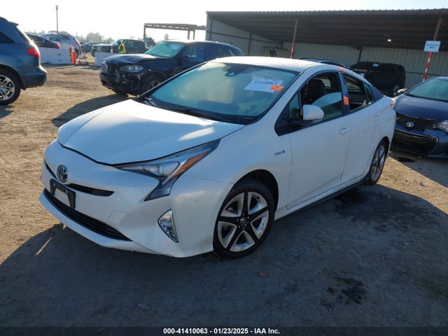 JTDKARFU5J3058321 Toyota Prius Three Touring