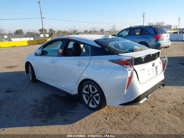 JTDKARFU5J3058321 Toyota Prius Three Touring