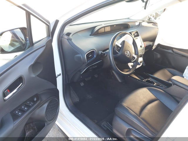 JTDKARFU5J3058321 Toyota Prius Three Touring