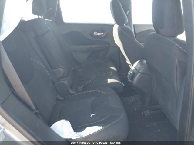 1C4PJMCB6FW777515 Jeep Cherokee Latitude