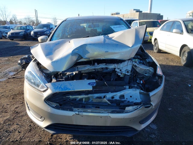 Ford FOCUS SE 2018 1FADP3K20JL263902 Image 12