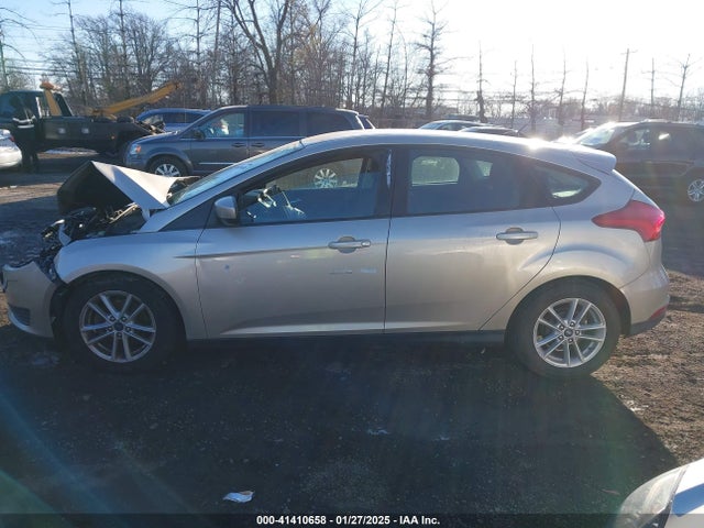 Ford FOCUS SE 2018 1FADP3K20JL263902 Image 14
